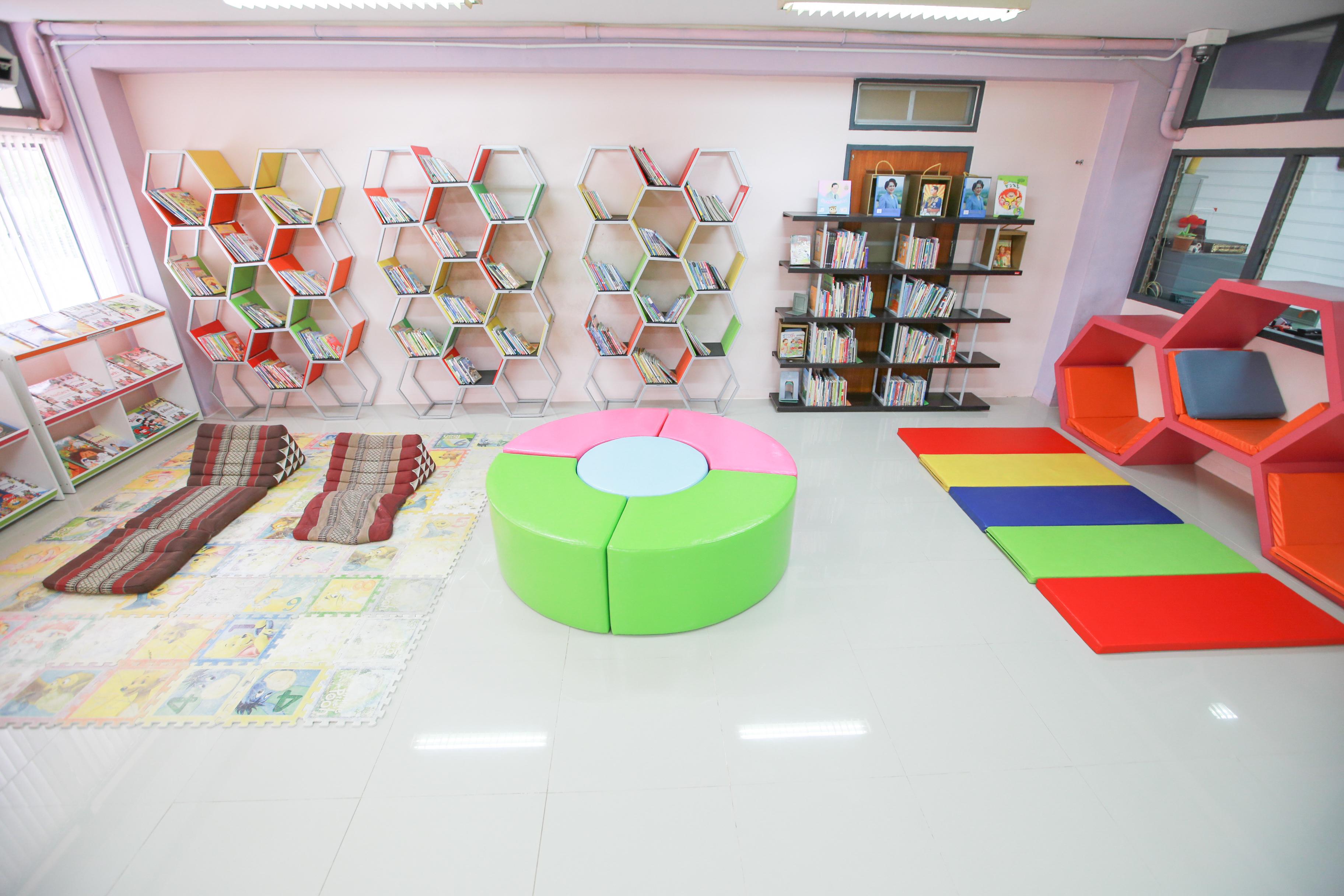 4. ห้องหนังสือเด็กและเยาวชน